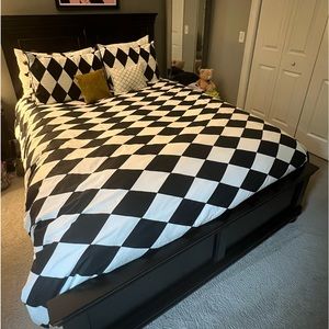 Pottery Barn Teen Emily & Meritt Duvet Cover and Shams